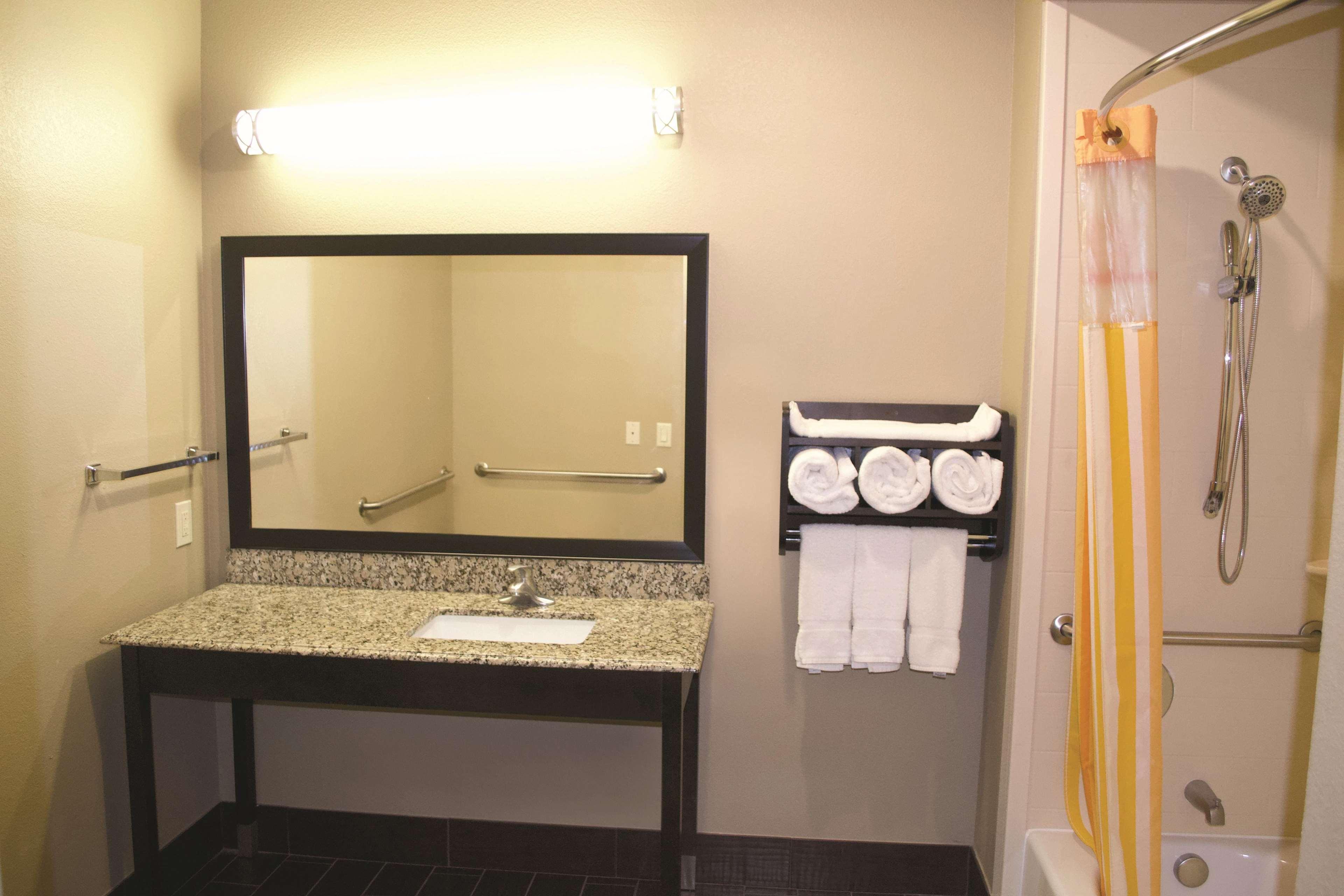 La Quinta By Wyndham Pearsall Luaran gambar