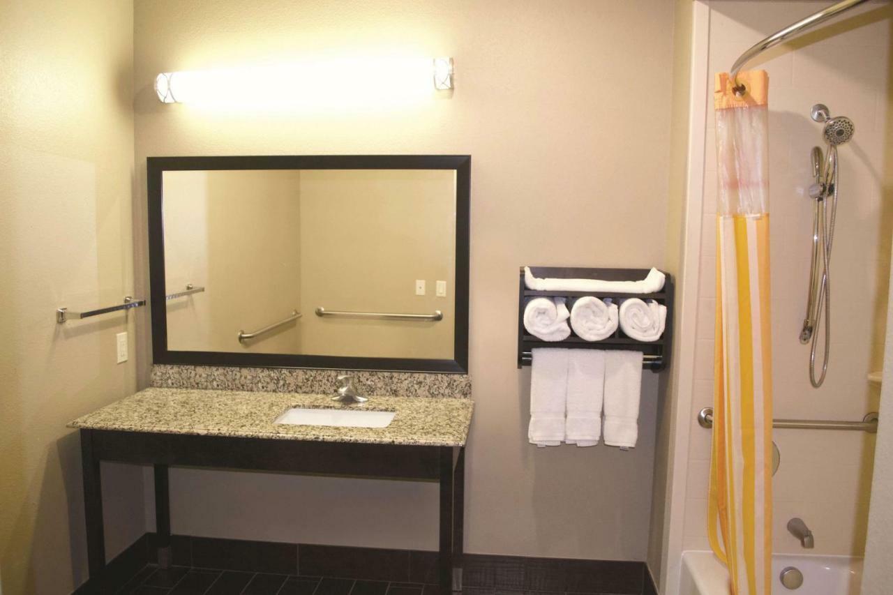 La Quinta By Wyndham Pearsall Luaran gambar