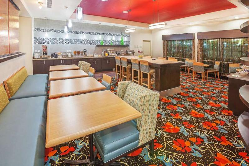 La Quinta By Wyndham Pearsall Luaran gambar
